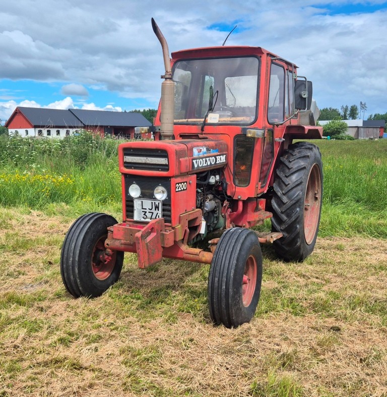 TRAKTOR VOLVO BM 2200 -1982