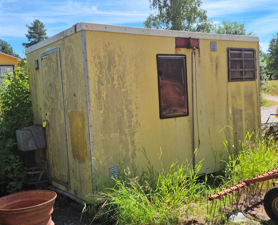 MANSKAPSSKÅP / HÖNSHUS