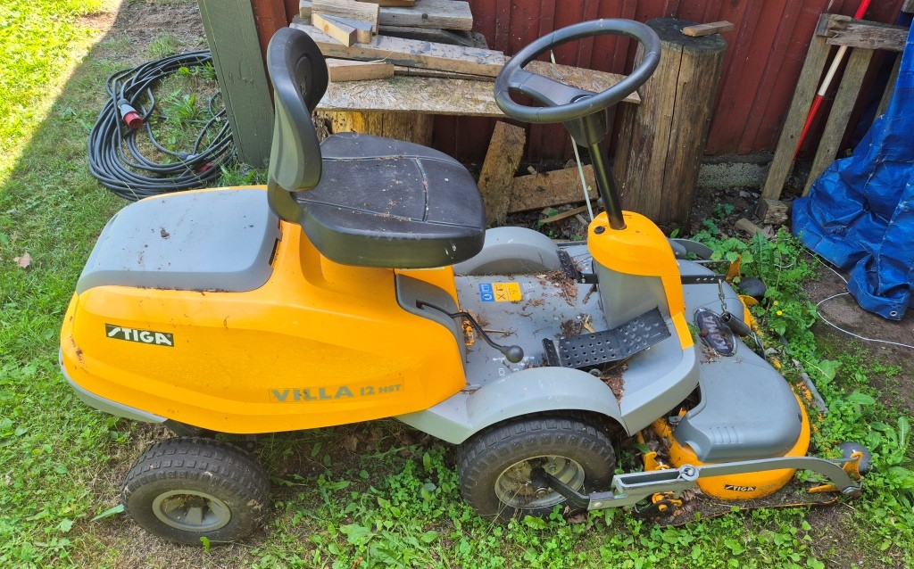 ÅKGRÄSKLIPPARE STIGA VILLA 12HST
