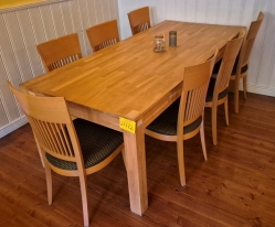 BORD + 7ST STOLAR på auktion i Sysslebäck hos BNA